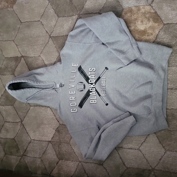 Gildan Tops - Gildan sweatshirt